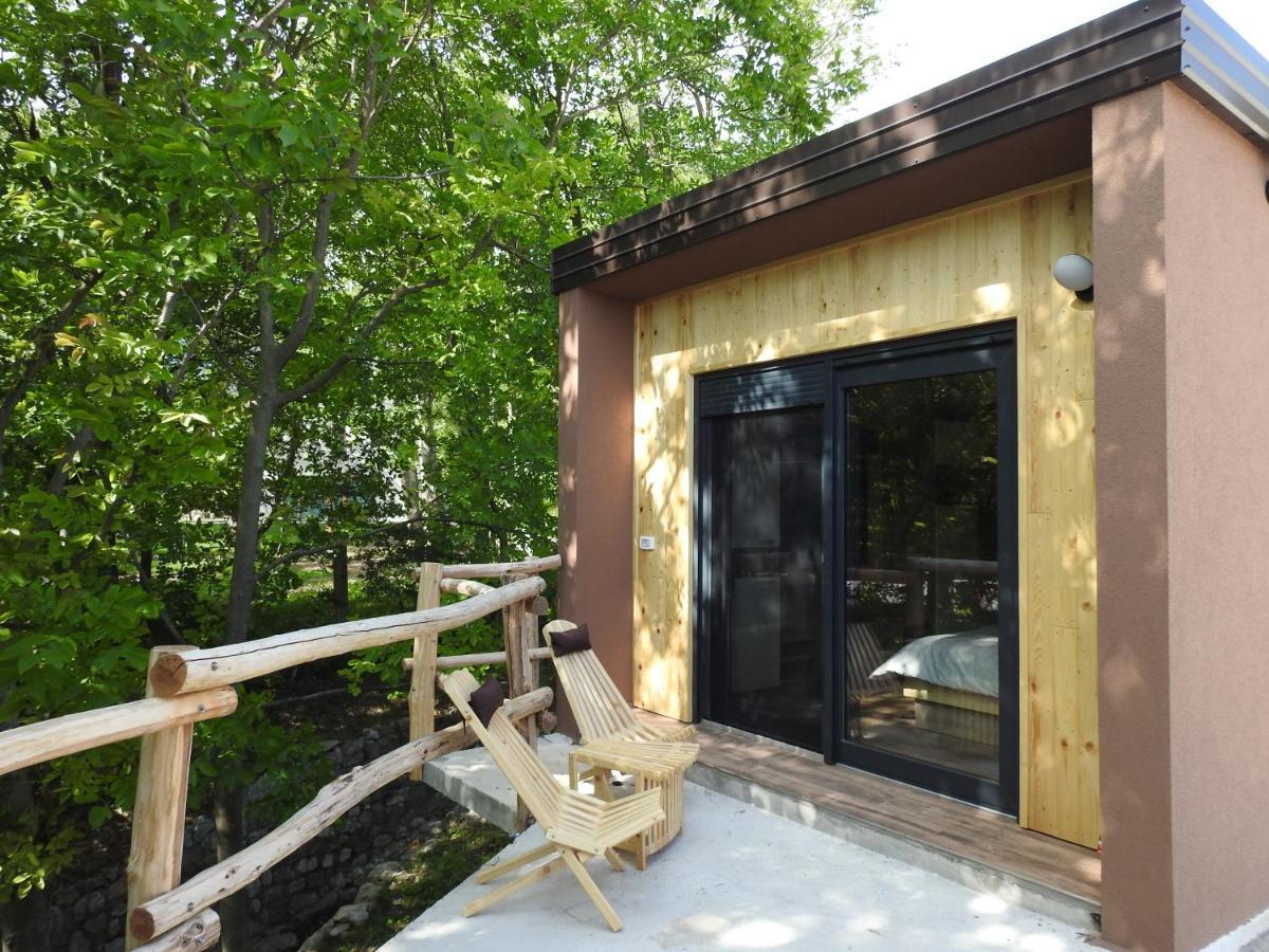Pocitniski Hisici - Small Holiday Houses Ajdovščina エクステリア 写真