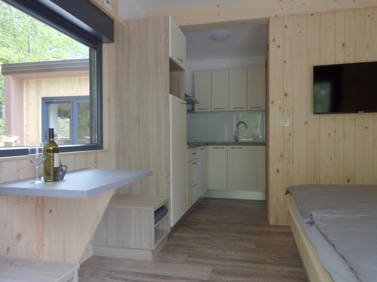 Pocitniski Hisici - Small Holiday Houses Ajdovščina エクステリア 写真