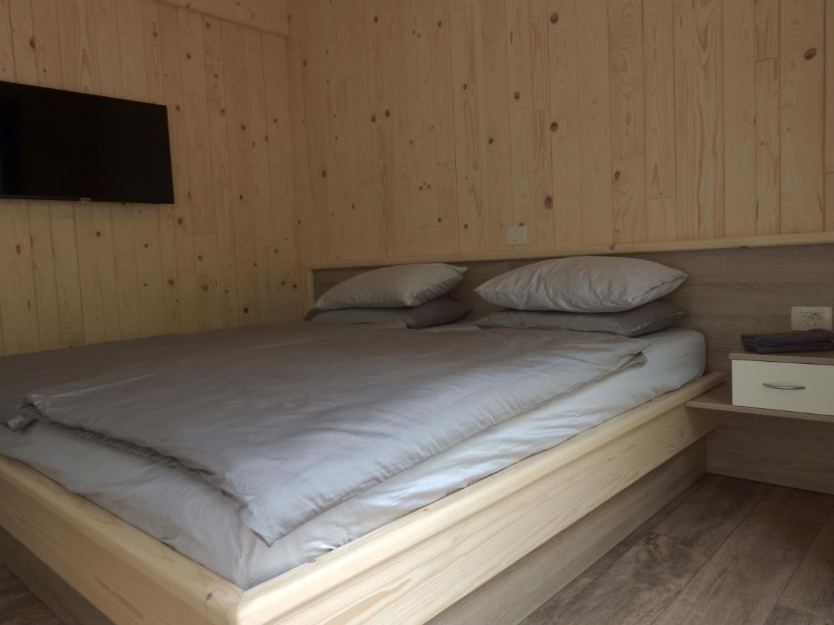 Pocitniski Hisici - Small Holiday Houses Ajdovščina エクステリア 写真
