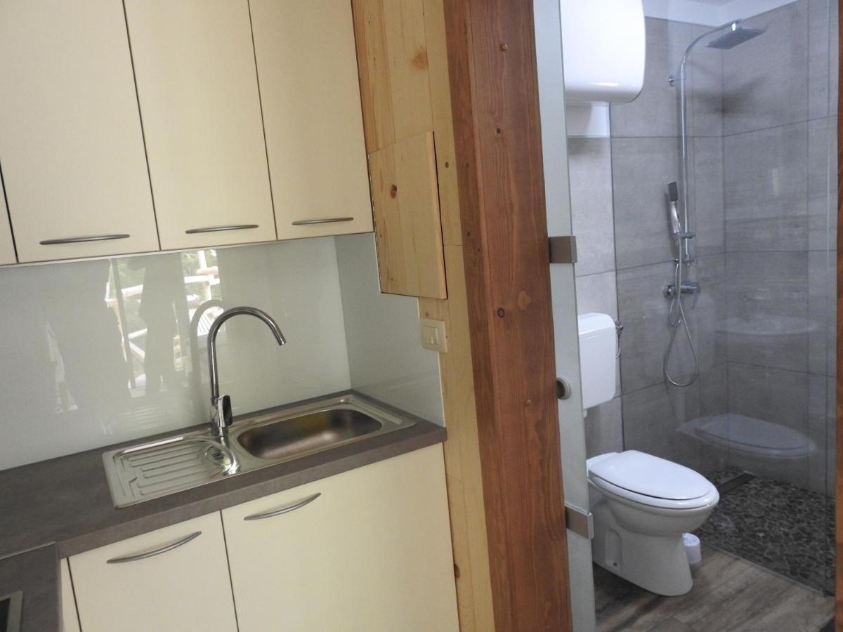 Pocitniski Hisici - Small Holiday Houses Ajdovščina エクステリア 写真